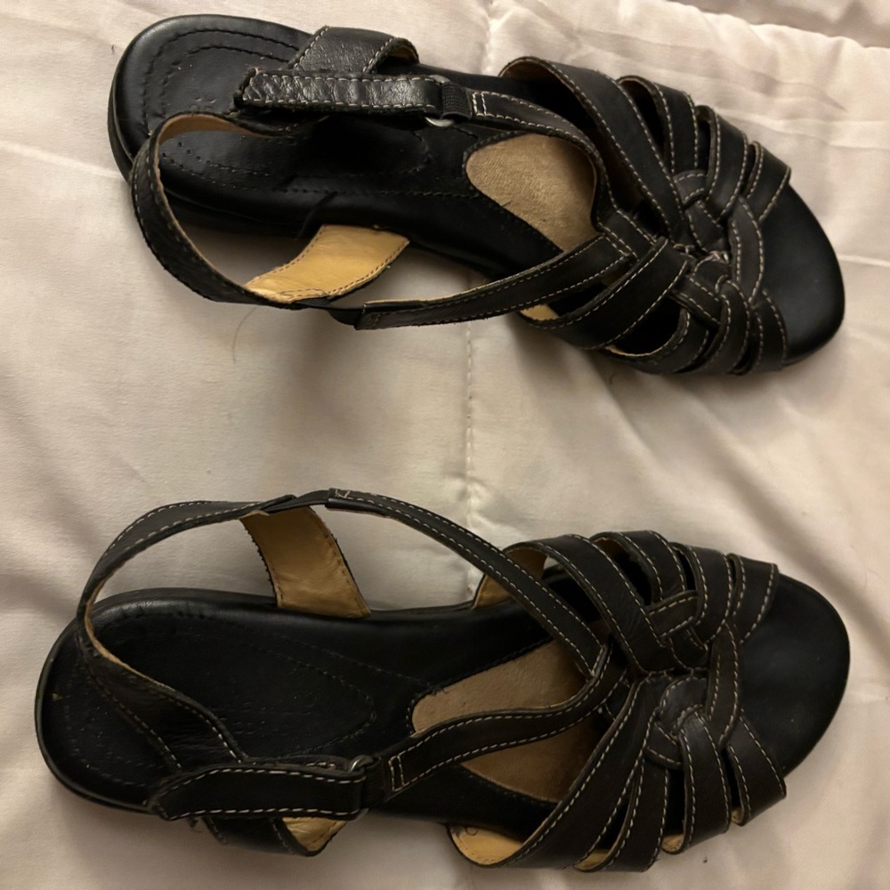 Naturalizer black sandals size 6.